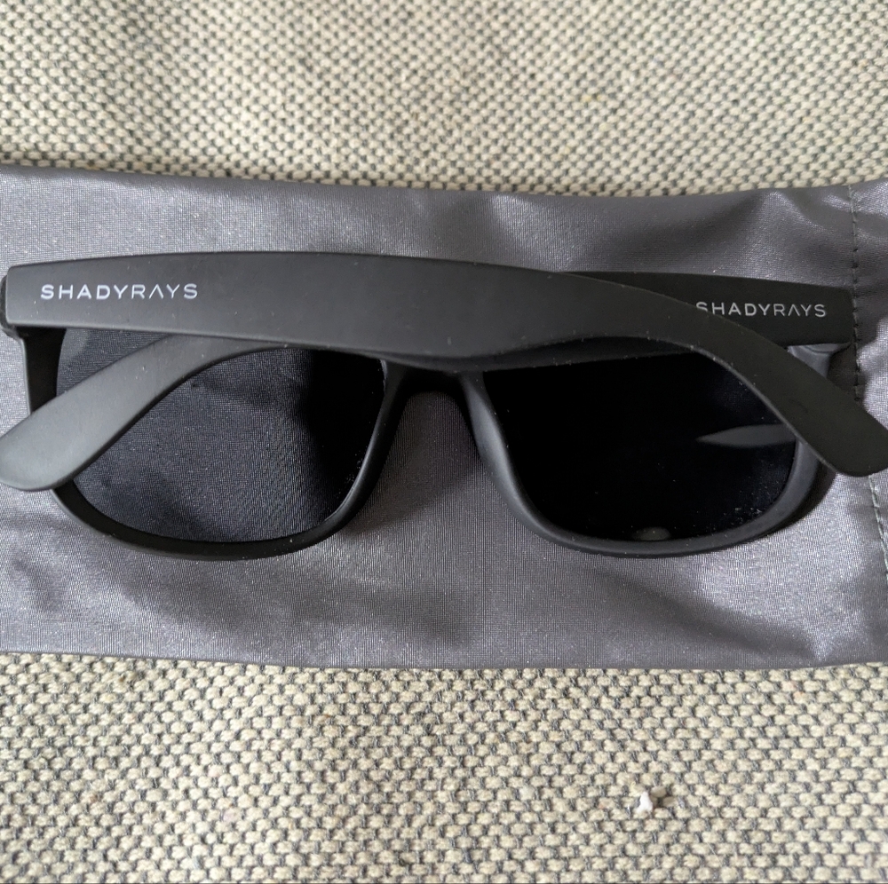 Shady Rays Polarized UV 400Black Sunglasses with Nylon Case - Picture 2 of 11